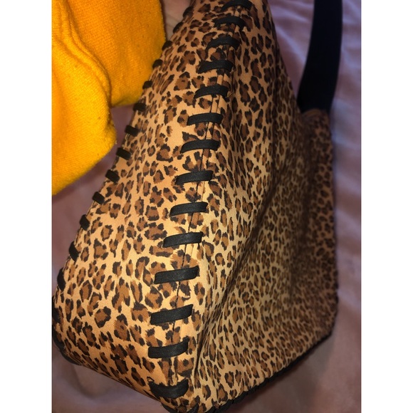 Liz Claiborne printed shoulder bag - Picture 2 of 4